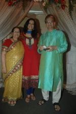 at Pradeep Palshetkar_s party in Worli, Mumbai on 29th Oct 2011 (33).JPG
